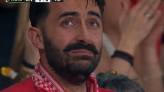 Γιατί ένας άντρας μπορεί να «πλαντάξει» για την ομάδα του και όχι για μια γυναίκα