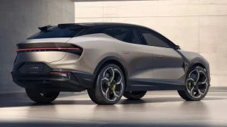 Στέφανος Τσιτσιπάς: Αυτή είναι η πολυτελής Lotus με την οποία πιάστηκε να οδηγεί με 210 χλμ