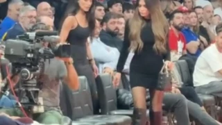 Κίμπερλι Γκιλφόιλ: Το βίντεο με την είσοδό της στο ΣΕΦ στον αγώνα του Ολυμπιακού