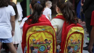 Νέα επένδυση του Υπουργείου Παιδείας για πιο ελαφριές τσάντες στα σχολεία