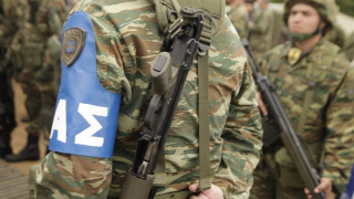 Αγωνία για το 39χρονο οπλίτη που ακρωτηριάστηκε μετά την έκρηξη χειροβομβίδας