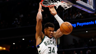 Μπακς-Γιάννης στους συμπαίκτες του: «Συγκέντρωση στην ομάδα, τα υπόλοιπα δεν τα ελέγχω»