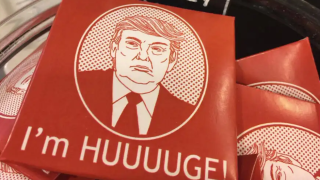 Επστάιν: Ποιους καίνε οι νέες φωτογραφίες-Το καρέ με τα προφυλακτικά και τον Τραμπ