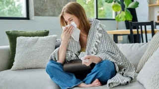 «Σούπερ γρίπη»: Τα συμπτώματα που πρέπει να προσέξετε