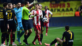 Απίστευτο: Μόλις 4 κάρτες σε 9 ματς με Έλληνες στο χορτάρι – 15 κίτρινες και 2 κόκκινες σε 5 ντέρμπι με ξένους!