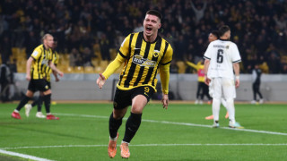 Πολύ σκληρή για να πεθάνει: Η ΑΕΚ με ανατροπή γκρέμισε τον Ολυμπιακό και πάτησε στην κορυφή