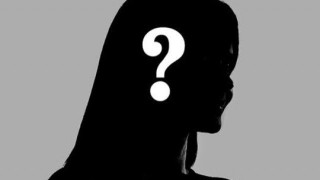 Γνωστή Ελληνίδα ηθοποιός: «Η μητέρα μου με είχε δέσει με λουρί»