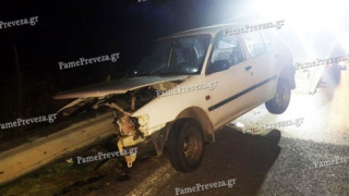 ΣΟΚ στην Πρέβεζα: Μπάρα διαπέρασε αυτοκίνητο σε τροχαίο! (ΒΙΝΤΕΟ)