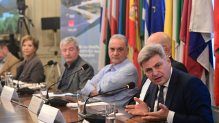 Ο Φαραντούρης αρνείται να παραδώσει την έδρα στον ΣΥΡΙΖΑ