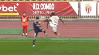 Τάκλιν για... ισόβια: Ο Κουλιμπαλί βρήκε στον λαιμό τον Ταλιαφίκο!