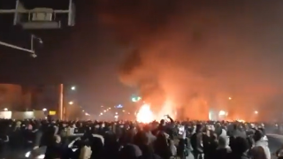 Απειλεί με αιματοκύλισμα στο Ιράν ο Τραμπ: Τουλάχιστον 60 νεκροί στις διαδηλώσεις