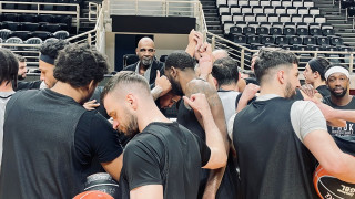 Χουγκάζ για την παρουσία του Μπάρλοου στην προπόνηση: «Εντυπωσιάστηκα από αυτό που μας είπε»