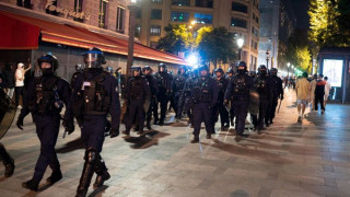 Σοβαρά επεισόδια στο Παρίσι μετά το Σενεγάλη-Μαρόκο: Συγκρούσεις οπαδών με την αστυνομία
