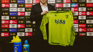 Μανδάς: Με τεράστια ελληνική σημαία τον υποδέχθηκε η Μπόρνμουθ