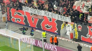 Πανό στο Λεβερκούζεν-Βιγιαρεάλ για τα αετόπουλα που έφυγαν από τη ζωή