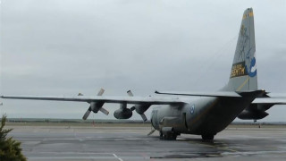 ΠΑΟΚ: Πέταξε το C-130 με τις επτά σορούς, ράγισαν καρδιές στο τρισάγιο στο αεροδρόμιο