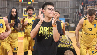 Στη Θεσσαλονίκη ο Ρίτσαρντ Σιάο: Η βόλτα του στην παραλία της πόλης (pic)