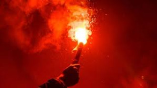 Θεσσαλονίκη: Σύλληψη 26χρονου που άναψε ναυτικές φωτοβολίδες εν ώρα αγώνα