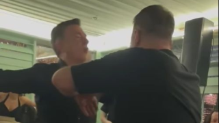 Μπισμπίκης: Με ποιον πρώην βουλευτή του ΣΥΡΙΖΑ χόρεψε... βαρύ ζεϊμπέκικο