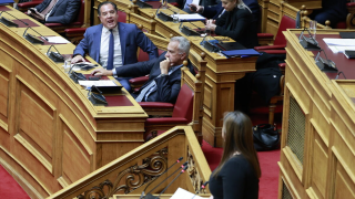 Γεωργιάδης: Μήνυσε Κωνσταντοπούλου φορώντας... κουστούμι