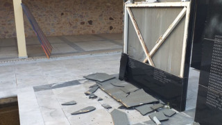 Καισαριανή: Βανδάλισαν το μνημείο των 200 εκτελεσθέντων μετά την αποκάλυψη των ιστορικών φωτογραφιών