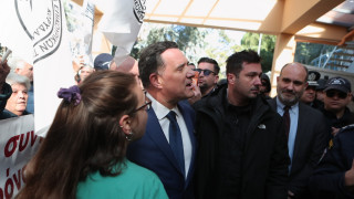 Ελληνικά Hoaxes διαψεύδουν Άδωνι: «Δεν τεκμηριώνεται ότι τον χτύπησε ο γιατρός του Κρατικού Νίκαιας»