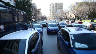 Θεσσαλονίκη: Οδηγός ταξί χρησιμοποιούσε... app αντί για ταξίμετρο