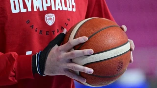 Ολυμπιακός: Mε ειδικό νάρθηκα στην προπόνηση ο Μιλουτίνοβ