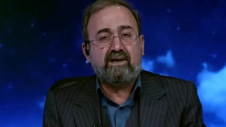 Ιράν: Δημοσιογράφος σπάραξε on air ανακοινώνοντας τον θάνατο του Χαμενεΐ