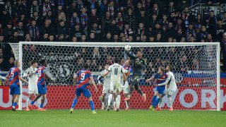 Η Πλζεν ισοφαρίζει τον Παναθηναϊκό: Η άστοχη έξοδος του Λαφόν και η κεφαλιά του Σπάτσιλ