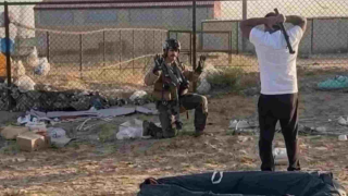 Η στιγμή που πιλότος δέχεται επίθεση στο Κουβέιτ: «Είμαι Αμερικανός»