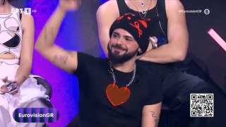 Φαν του Ακύλα λαϊκός τραγουδιστής: «Ίσως να μην το περιμένετε από μένα...»