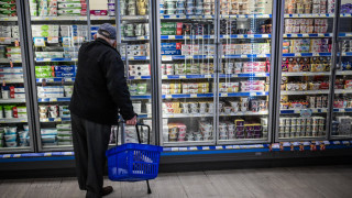 Περιμένοντας τα pass και τα πλαφόν στις τιμές (λόγω ενός πολέμου που δε μας αφορά αλλά μας πλήττει)