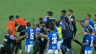 Ξύλο στο Κρουζέιρο-Ατλέτικο Μινέιρο: Ο Χουλκ έδωσε μπουνιά στον Ρομέρο