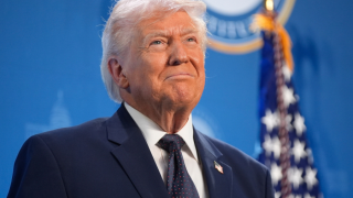 Ο Τραμπ έριξε κατακόρυφα τις τιμές του πετρελαίου