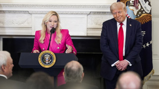 Με την Πόλα Γουάιτ οι Αμερικάνοι ανέβασαν τη γραφικότητα σε… άλλη πίστα