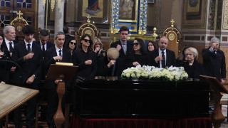 Η Ελλάδα υποκλίνεται και αποχαιρετά τη Μαρινέλλα