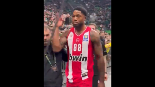 Παναθηναϊκός-Ολυμπιακός: Η χειρονομία του Ταϊρίκ Τζόουνς στην κερκίδα!