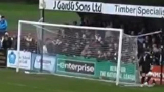 Τερματοφύλακας γρονθοκόπησε οπαδό και συνέχισε κανονικά στα ερασιτεχνικά της Αγγλίας