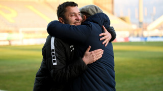 Πρώην προπονητής της Super League πιάστηκε στα χέρια με νυν ποδοσφαιριστή του