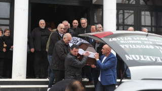 Συγκίνηση για τον Στέφανο Μπορμπόκη: Με την ασπρόμαυρη σημαία και θερμά χειροκροτήματα