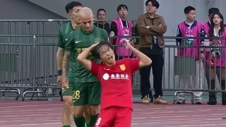 Πρώην παίκτης του ΠΑΟΚ τράβηξε αντίπαλο απο τα μαλλιά σε αγώνα στην Κίνα