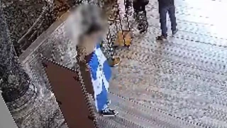 Αγιά Σοφιά: Συνελήφθησαν δύο Έλληνες που σήκωσαν ελληνική σημαία με τον βυζαντινό αετό