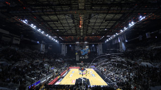 ΠΑΟΚ-Άρης: Τρομερή ατμόσφαιρα στο Παλατάκι με χιλιάδες ασπρόμαυρες σημαίες!