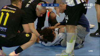 Σοκ στο ΑΕΚ-ΠΑΟΚ: Σοβαρός τραυματισμός του Σαλέμ «πάγωσε» το γήπεδο