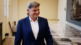 Κι επίσημα στο ΠΑΣΟΚ ο Φαραντούρης: Αποδέχθηκε το «προσκλητήριο» Ανδρουλάκη