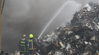 Θεσσαλονίκη: Φωτιά σε εταιρεία ανακύκλωσης-«Κλείστε πόρτες και παράθυρα»