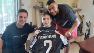 Κίνηση ανθρωπιάς από Γιακουμάκη: Μοίρασε χαμόγελα σε μικρό φίλο του ΠΑΟΚ