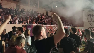 Λάρισα: Πάρτι με συνθήματα υπέρ της ΑΕΛ ακολούθησε μετά τη συναυλία του ΛΕΞ