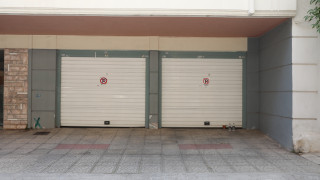 Πειραιάς: Νεκρό νεαρό ζευγάρι σε ΙΧ μέσα σε γκαράζ-Το επικρατέστερο σενάριο